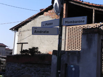 Bivio con Via Andrate e Via Pozzo da Via Mombarone a Borgofranco d’Ivrea (40655 bytes)